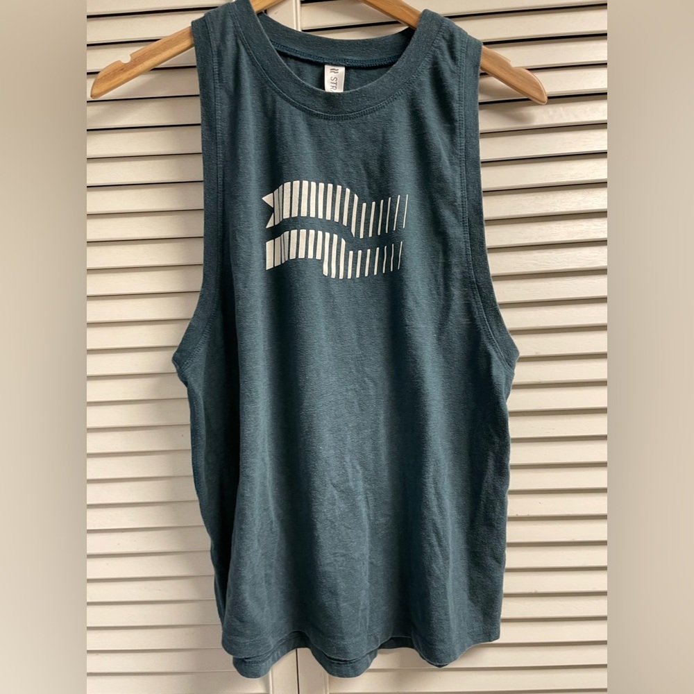 Women’s Strike Mvmt Tank Top Size Medium